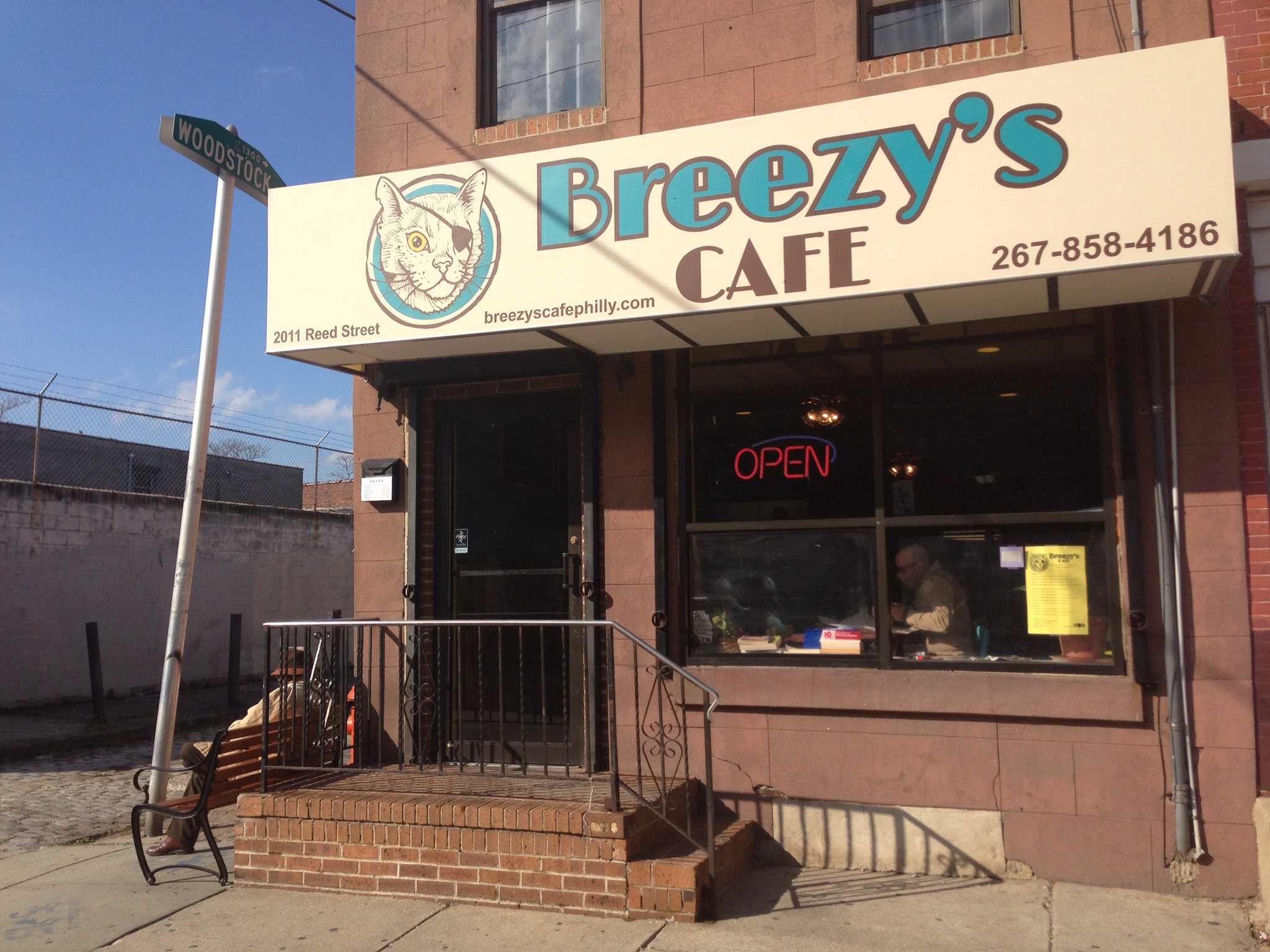 Breezy’s Cafe: Pirate Cats & Great Food FTW
