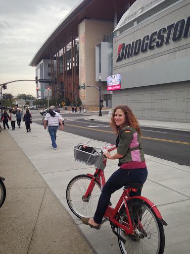 How to Look Cute While Biking: Ladies Guide