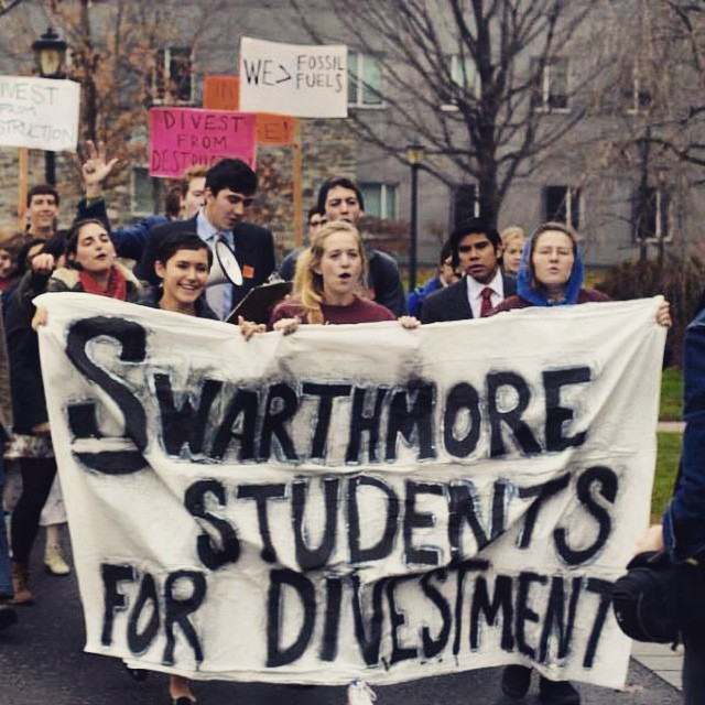 What are students doing to encourage local schools to divest from fossil fuels? Find out in today's post from guest blogger, a student from @swarthmorecollege. philly Philadelphia college sustainability green swarthmore @350philly @cleanaircouncil
