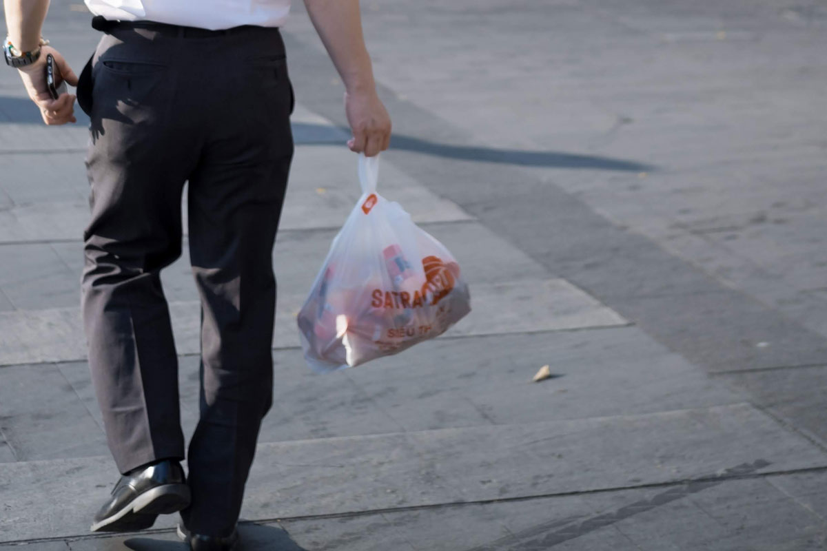 “New” Plastic Bag Ban Bill Took 7 Years of Perseverance for a Likely Win