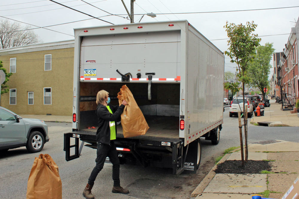 Recycling made easy: How to get rid of your old clothes & electronics in one swoop with Retrievr.