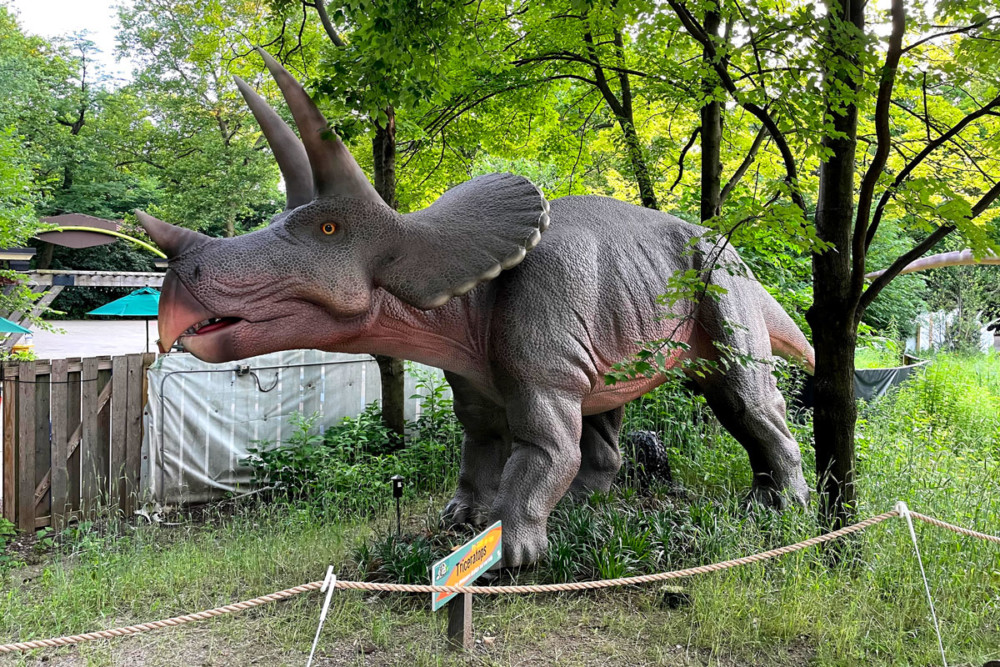 Philadelphia Zoo offers Friday Night Dinos & Bites
